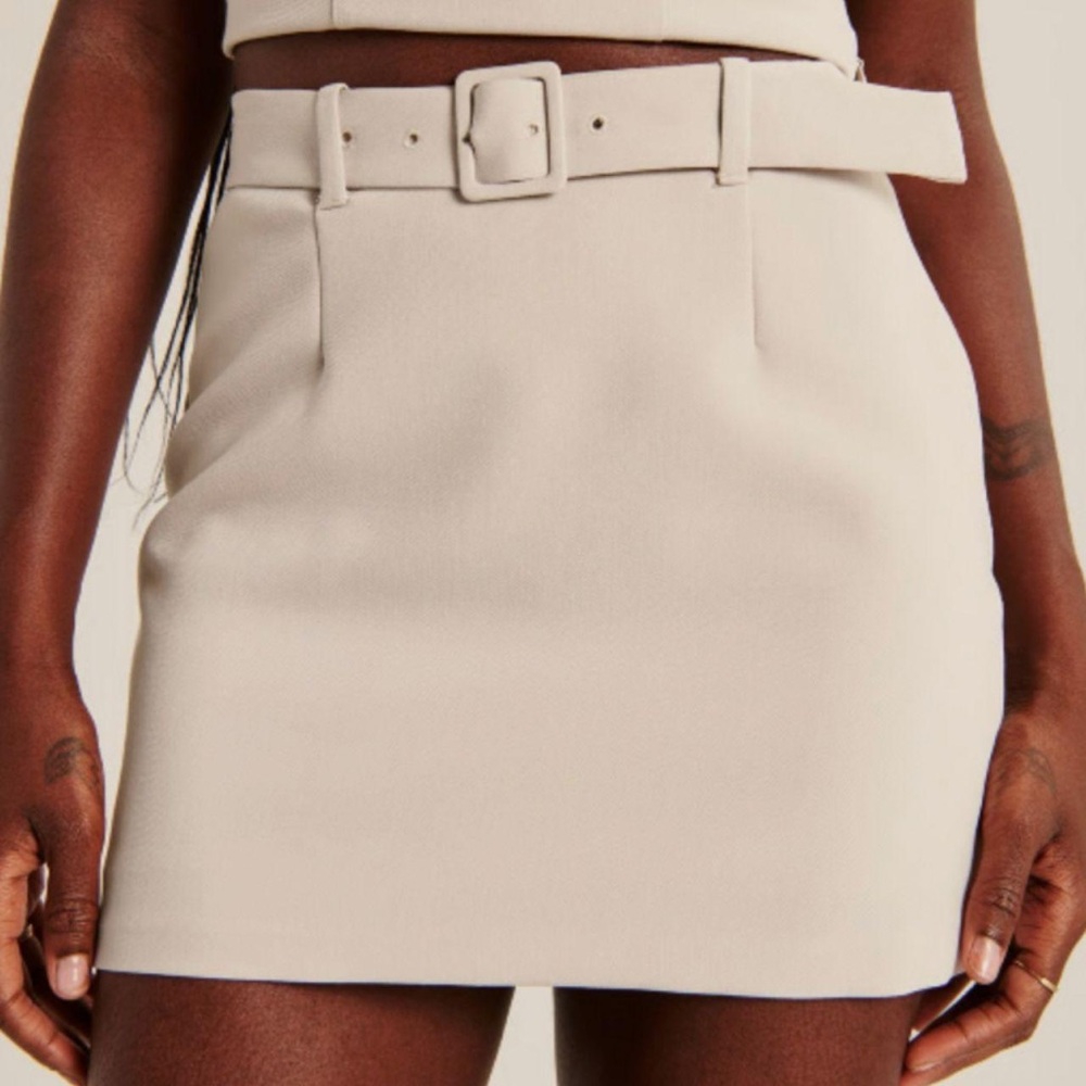 Abercrombie & Fitch Cream Belted Mini Skort
